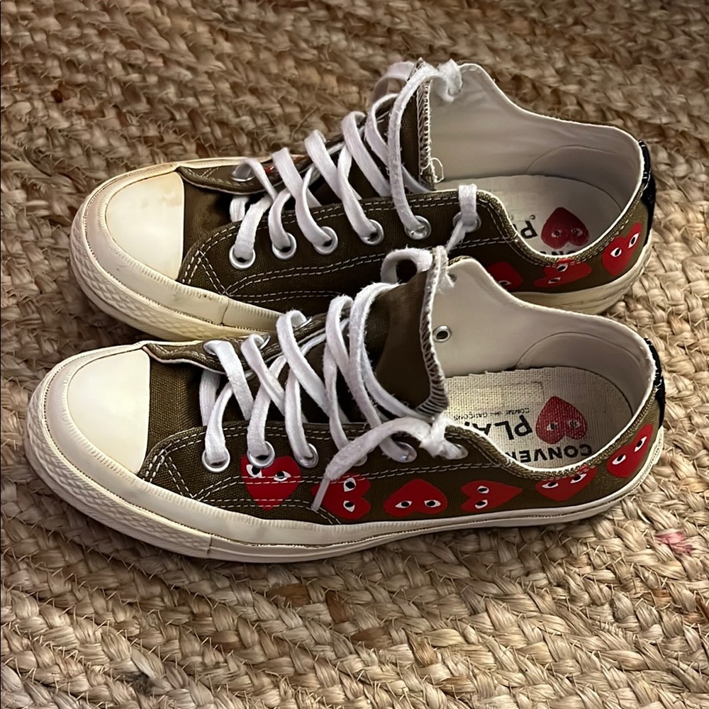 Army green Converse Sneakers with Vintage Appeal - Picture 2 of 8
